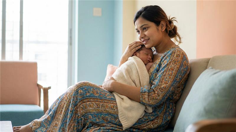 জেনে নিন আপনার শিশু পর্যাপ্ত বুকের দুধ পাচ্ছে কিনা